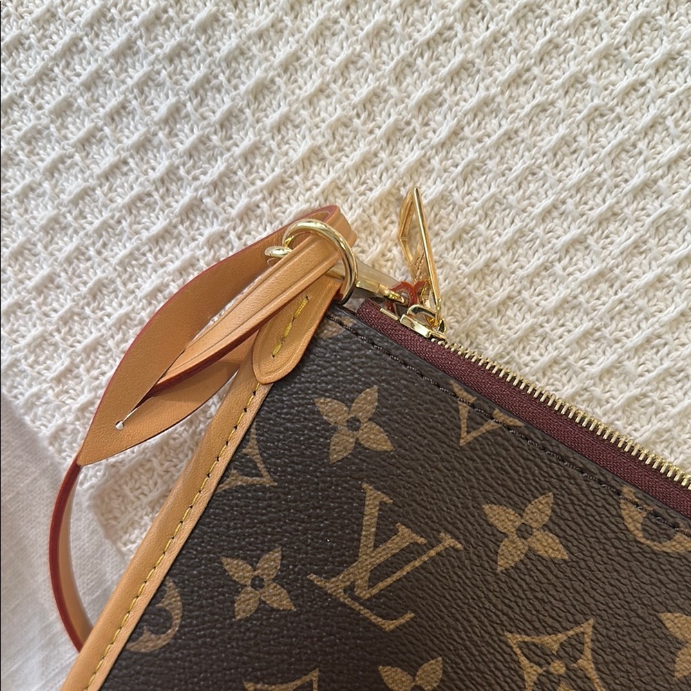 Louis Vuitton Carryall MM Monogram Pouch Wrislet - Picture 5 of 8